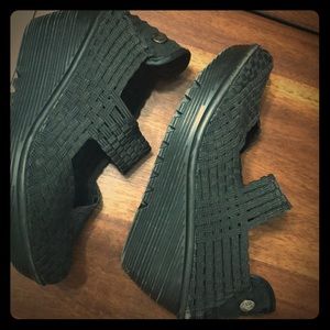 Weave shoes